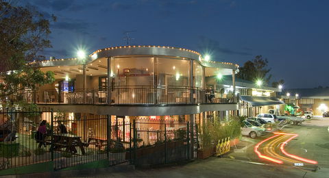 Castle Hill Tavern - Restaurant Darwin 0