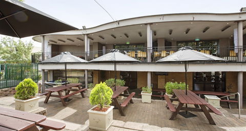 Castle Hill Tavern - Restaurant Darwin 1