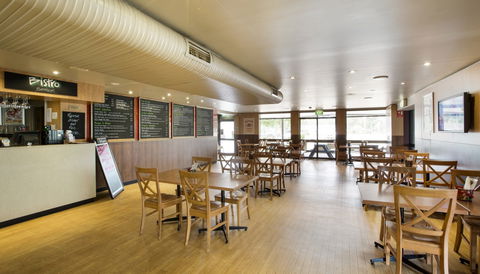 Castle Hill Tavern - Restaurant Darwin 2