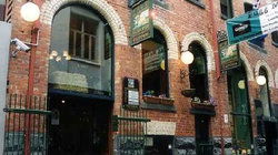 Pugg Mahones Irish Pub - Restaurant Darwin 0
