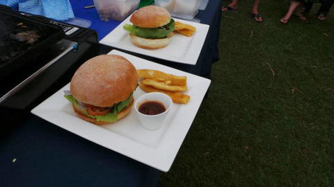 Queanbeyan Hotel - Restaurant Darwin 0