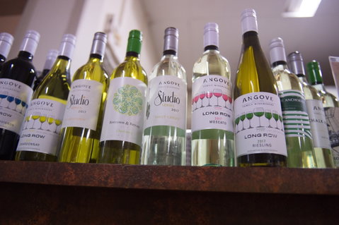 Beer And Wine O'Clock At Club Boutique Hotel Cunnamulla - Restaurant Darwin 1