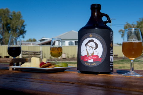 Beer And Wine O'Clock At Club Boutique Hotel Cunnamulla - Restaurant Darwin 2