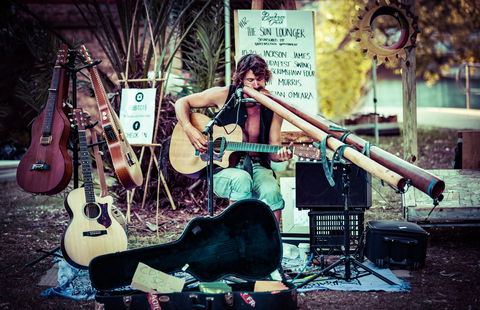 Buskers By The Lake - Restaurant Darwin 0