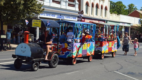 Corowa Rotary Federation Festival Parade - Restaurant Darwin 1