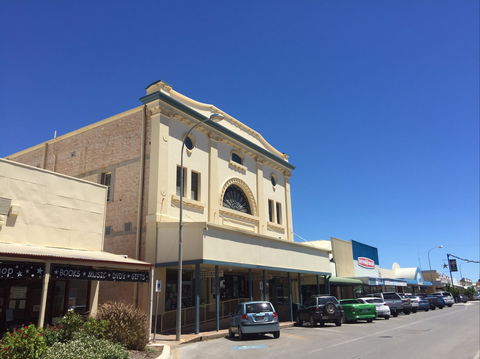 Kadina Memorial School Art Showcase At The Ascot Community Exhibition  Art Gallery - Restaurant Darwin 0