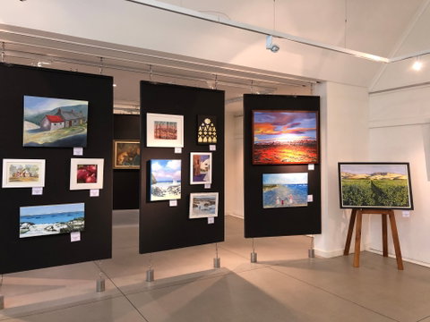 SALA 2020 Exhibition At The Ascot Community Exhibition Art Gallery. - Restaurant Darwin 0