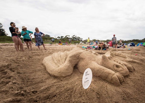 Broulee New Year's Eve Sandcastles And Sculptures - Restaurant Darwin 0
