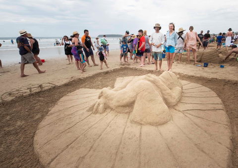 Broulee New Year's Eve Sandcastles And Sculptures - Restaurant Darwin 1