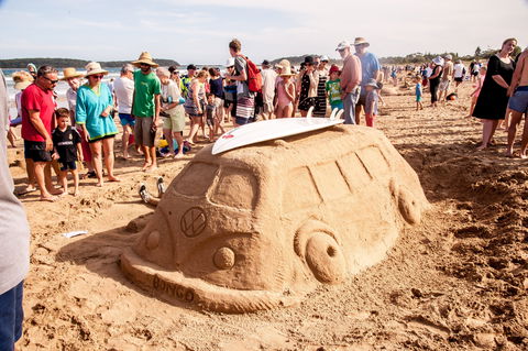 Broulee New Year's Eve Sandcastles And Sculptures - Restaurant Darwin 2