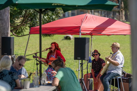 Live Music Sundays At Mountain Ridge Wines - Restaurant Darwin 2