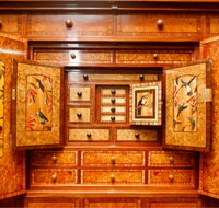 The Wonders of the Hannah Cabinet - Restaurant Darwin