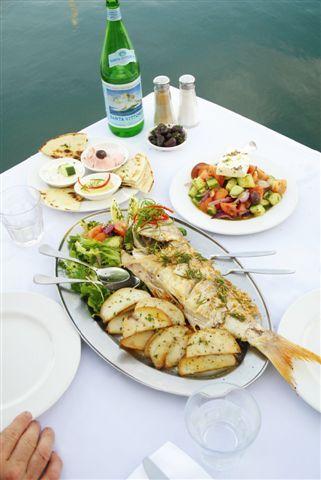 Yots Greek Taverna - Restaurant Darwin 1