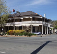 Seven Creeks Hotel - Restaurant Darwin