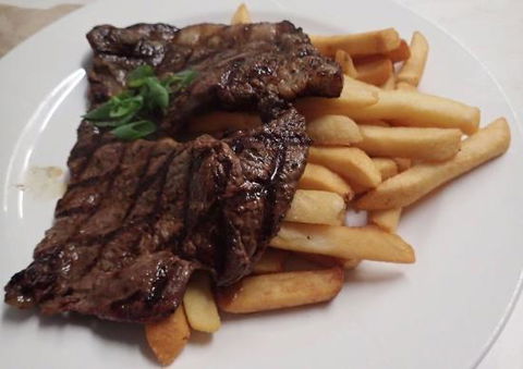 Champions Family Bistro - Restaurant Darwin 0