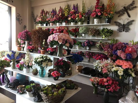A Classy Touch Forbes Florist - Restaurant Darwin 0