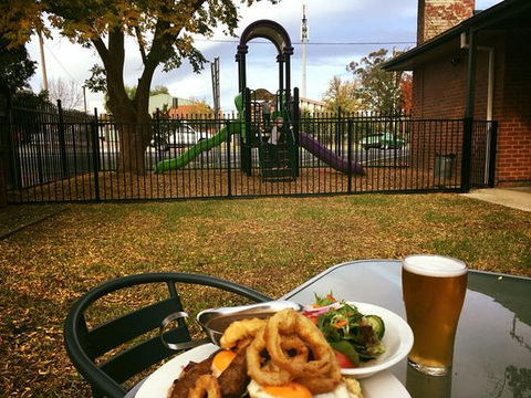 The Riverina Hotel Restaurant - Restaurant Darwin 0