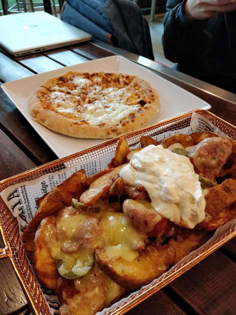 Sir John's Bar - Restaurant Darwin 0