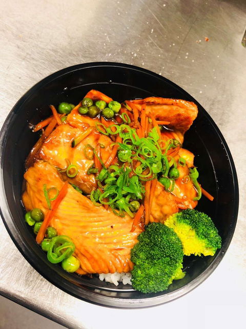 White Oaks Saloon Bar & Dining - Restaurant Darwin 0