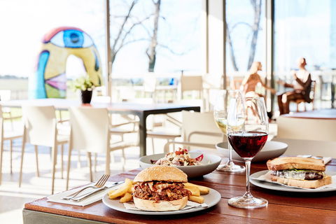 Wine Terrace And Cellar Door At Pt Leo Estate - Restaurant Darwin 1