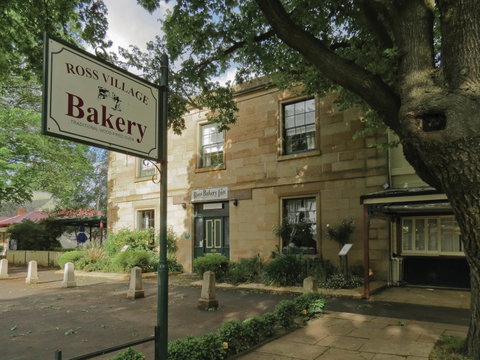 Ross Village Inn Bakery - Restaurant Darwin 0