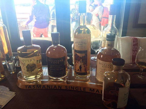 Bruny Island Smokehouse & Wine Bar - Restaurant Darwin 0