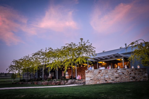 Howard Vineyard - Restaurant Darwin 1