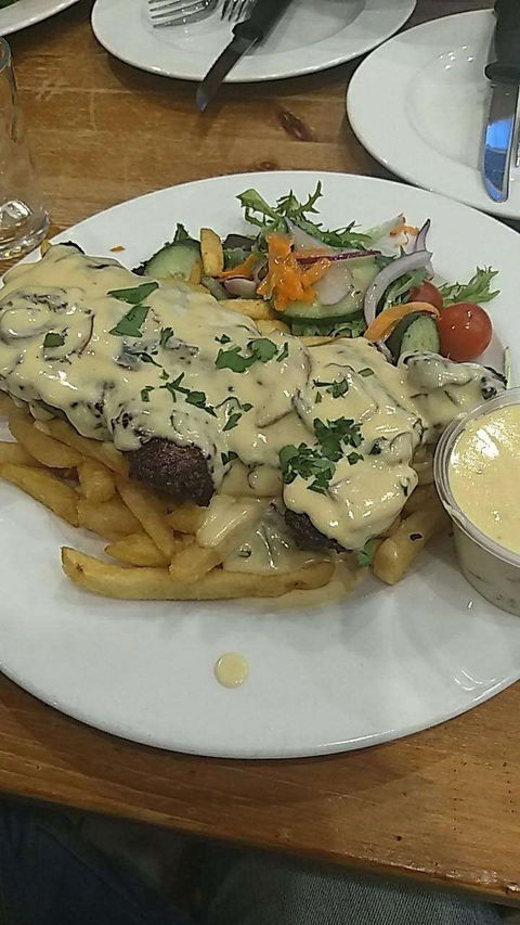 HIYC Cafe & Restaurant - Restaurant Darwin 0