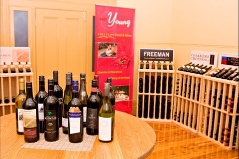 Hilltops Region Wine Cellar - Restaurant Darwin 0