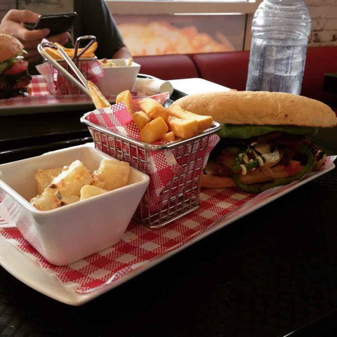 The Burger Hut - Restaurant Darwin 0