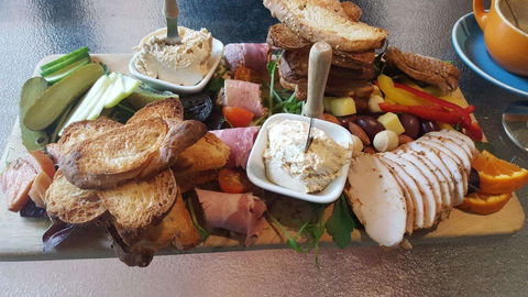 Holy Smoke Gourmet Food Shop - Restaurant Darwin 0