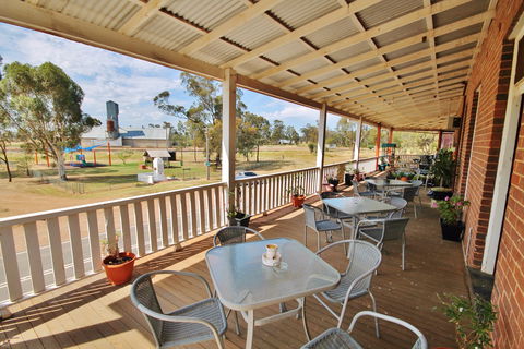 Railway Hotel Bribbaree - Restaurant Darwin 0