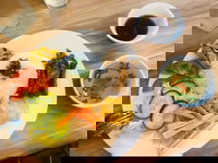 Effloresce Flowers and Cafe