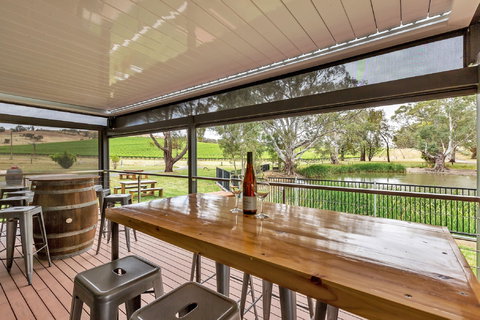 Jaeschkes Hill River Clare Estate - Restaurant Darwin 2