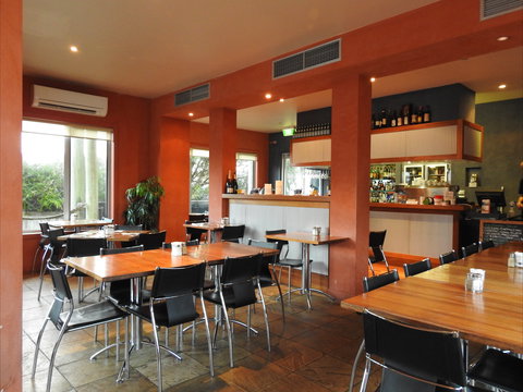 Waves Cafe, Bar And Restaurant - Restaurant Darwin 0