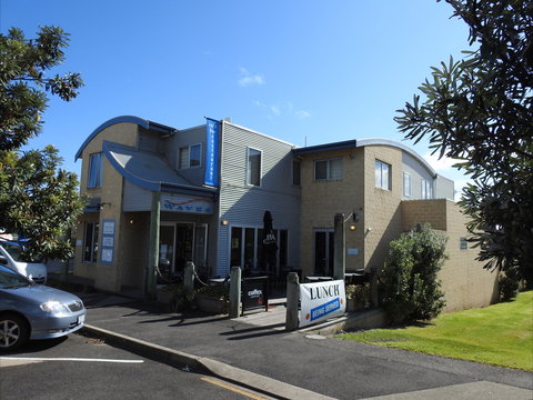 Waves Cafe, Bar And Restaurant - Restaurant Darwin 1