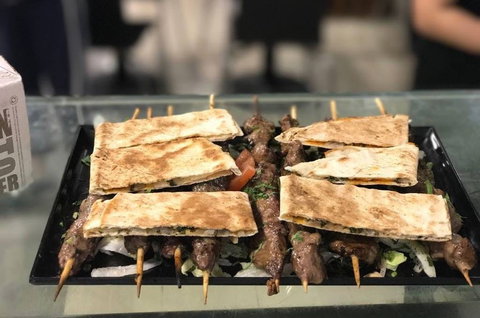 Al Tazah Charcoal Chicken - Restaurant Darwin 0