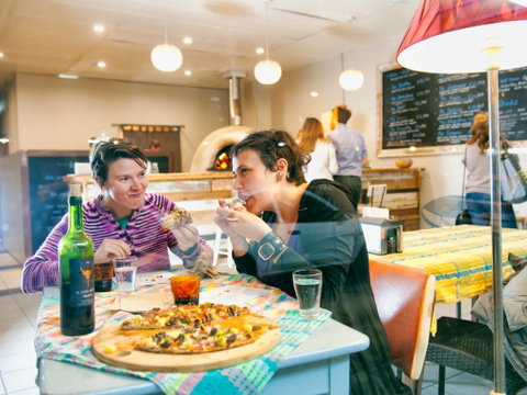 Earth Oven Wood Fired Pizza - Restaurant Darwin 0