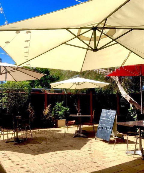 Salingers Cafe - Restaurant Darwin 12