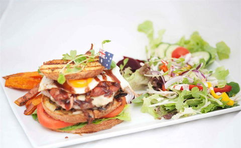 Ken's Humble Pie Shop - Restaurant Darwin 6