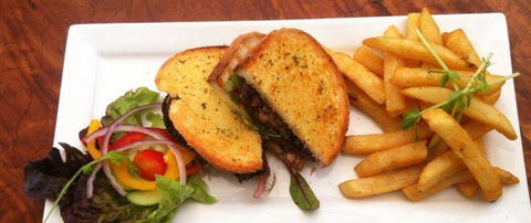 Ken's Humble Pie Shop - Restaurant Darwin 8