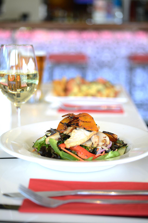 Dolly’s Bar & The Hibiscus Tavern - Restaurant Darwin 4
