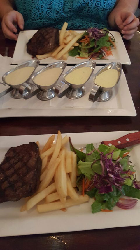 The Arch Rival Bar & Grill - Restaurant Darwin 6