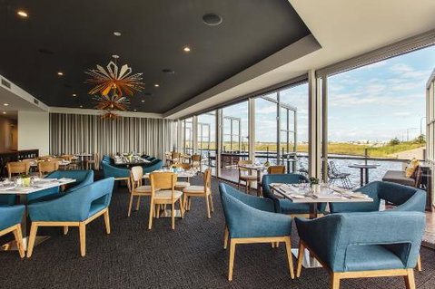 Wildflower Restaurant And Bar At Best Western Plus Lake Kawana - Restaurant Darwin 0