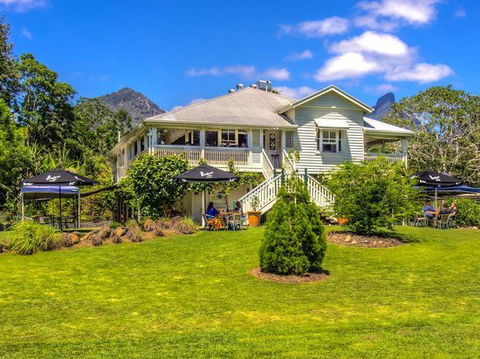 Mavis’s Kitchen & Cabins - Restaurant Darwin 0