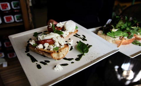 Worn-Out-Wares Cafe - Restaurant Darwin 11