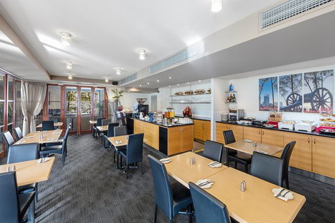 The Courtside Restaurant - Restaurant Darwin 0