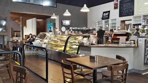 D & M's Bakery Cafe - Restaurant Darwin 0