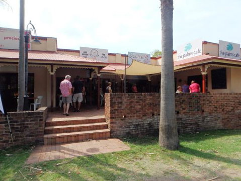 The Palms Cafe - Restaurant Darwin 0