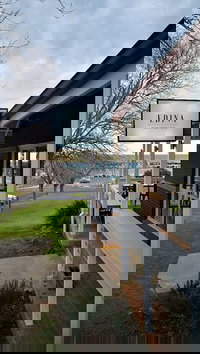 Edina Waterfront Cafe